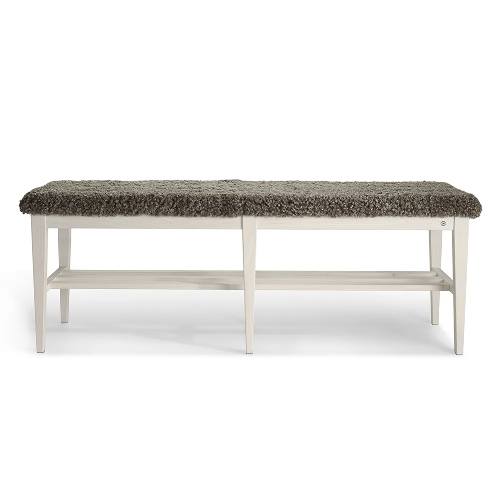 Oscarssons Möbel, Nadja Bank 130 cm Weiß geölte Esche/Schafsfell Sahara