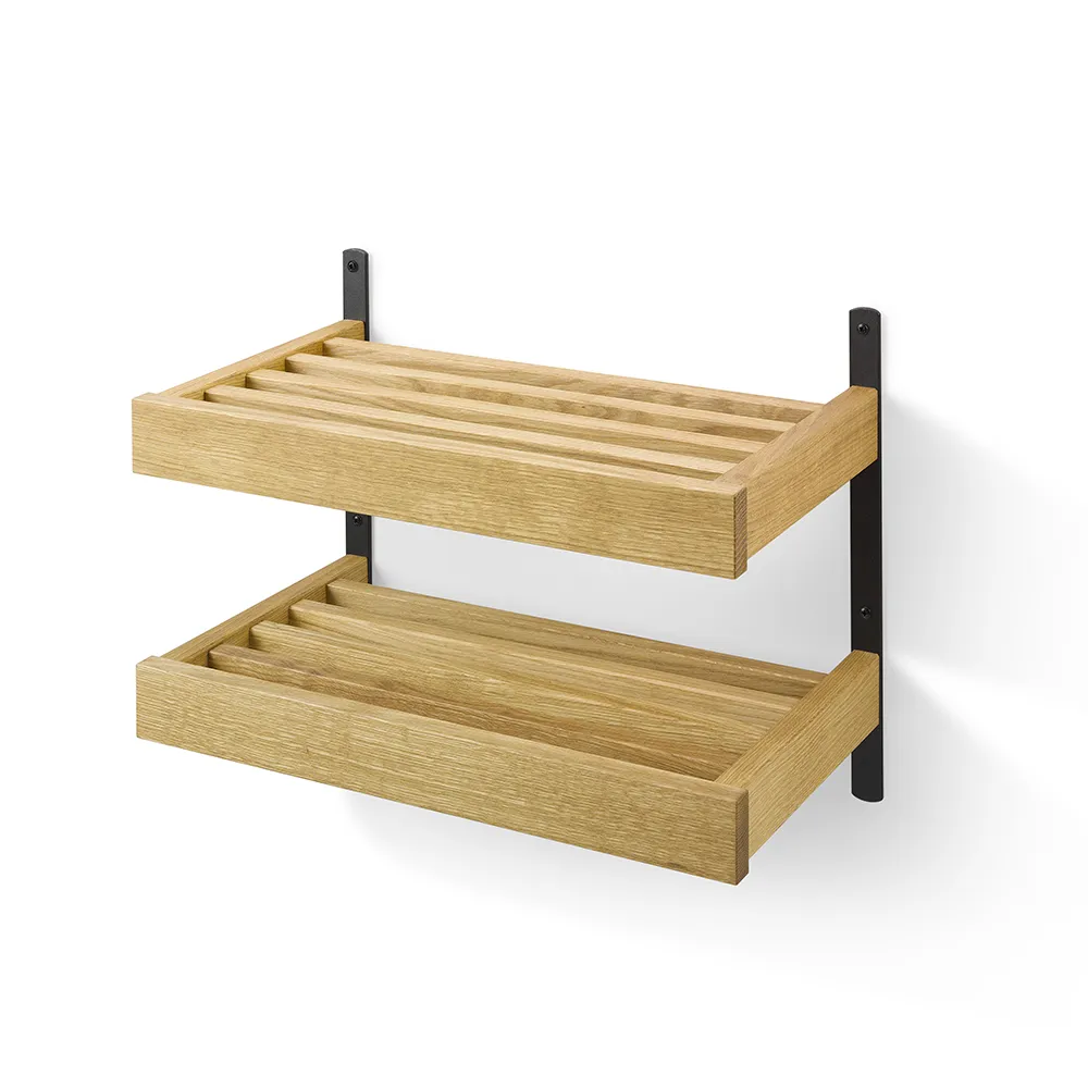 Oscarssons Möbel, Nadja Schuhregal 50 cm 2 Ebenen an der Wand montiert Eiche lackiert/Mattschwarzer Stahl