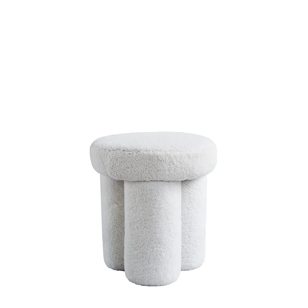 101 Copenhagen Big Foot Hocker Schaffell Off-white