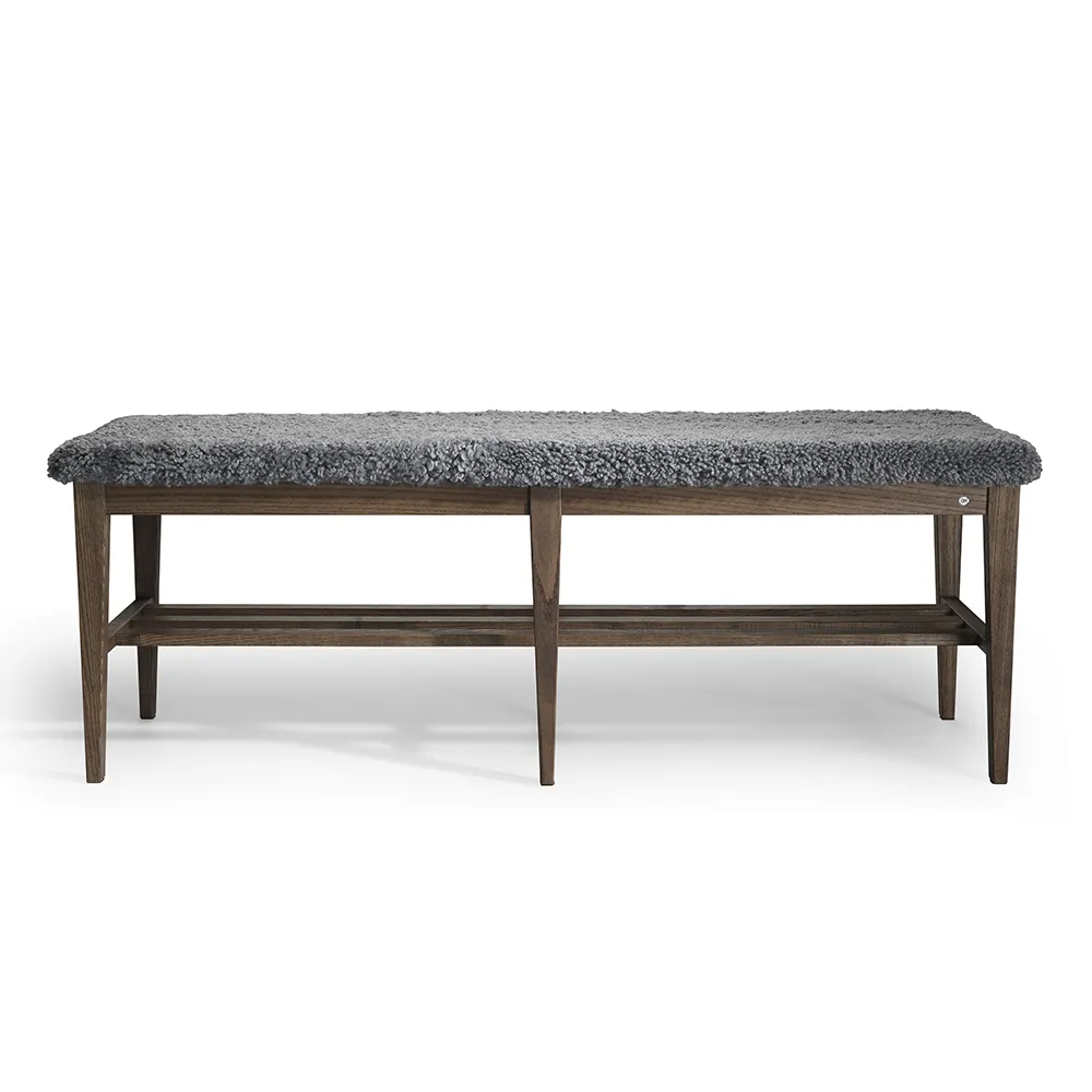 Oscarssons Möbel, Nadja Bench 130 cm Braun Geölte Esche/Schafsfell Hellgrau