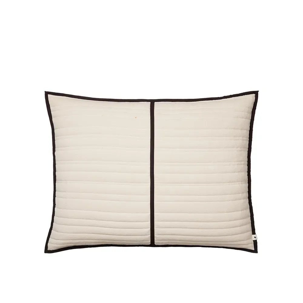 Ferm Living Vari gesteppte Kissen 60x80 cm Natural-dark chocolate