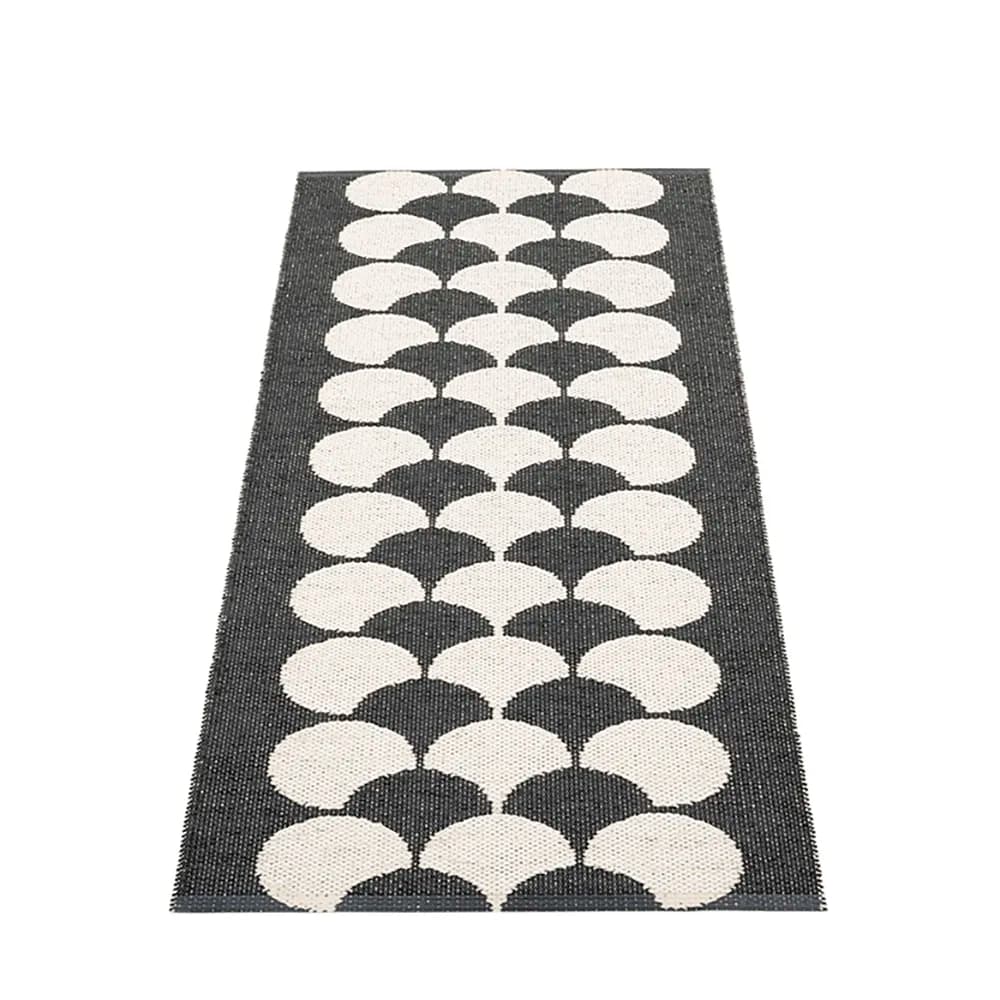 Pappelina, Poppy Black / Vanilla Teppich 70 x 150 cm