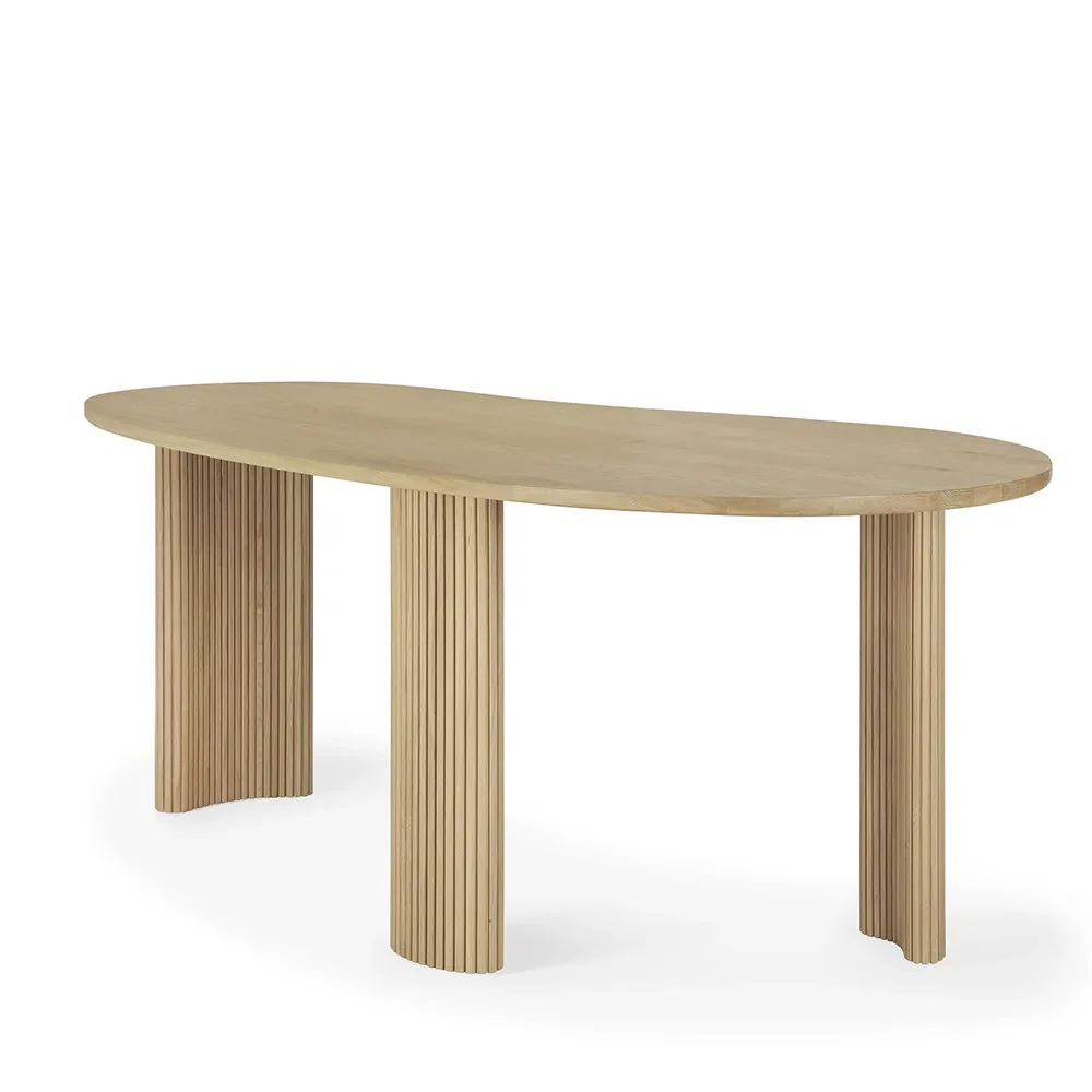 Ethnicraft, Schreibtisch aus lackierter Eiche Boomerang 200x100 cm