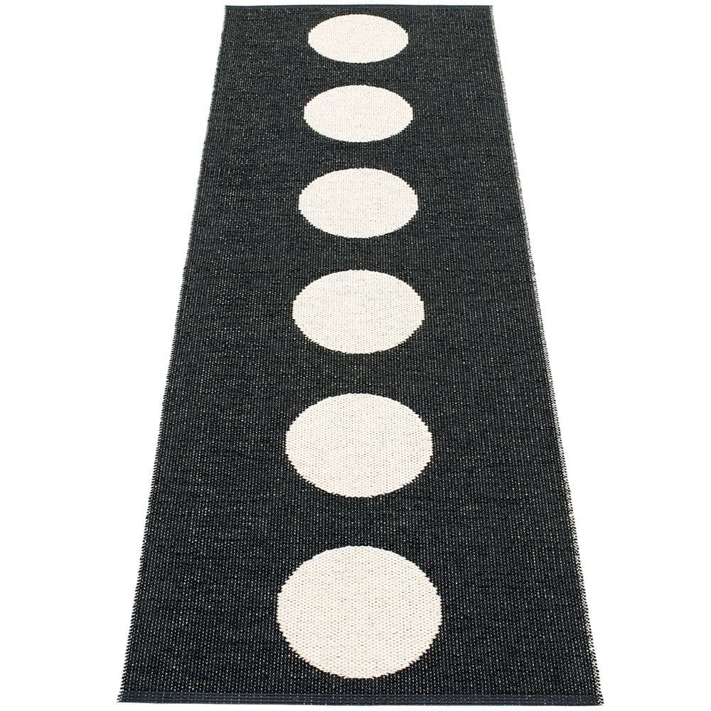 Pappelina, Vera Teppich 70x225 cm black/vanilla