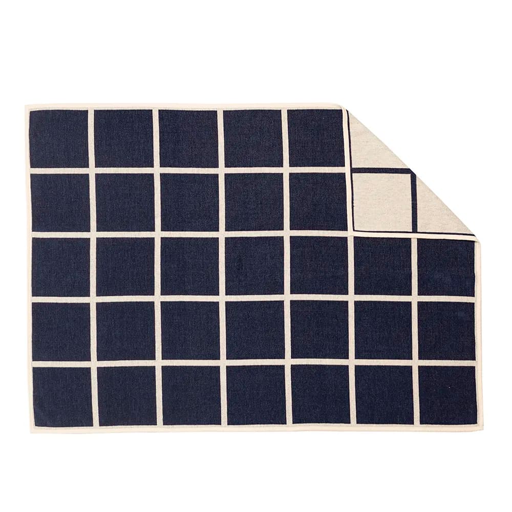 Pappelina, Gewebte Decke aus Lammwolle Criss Dark Blue